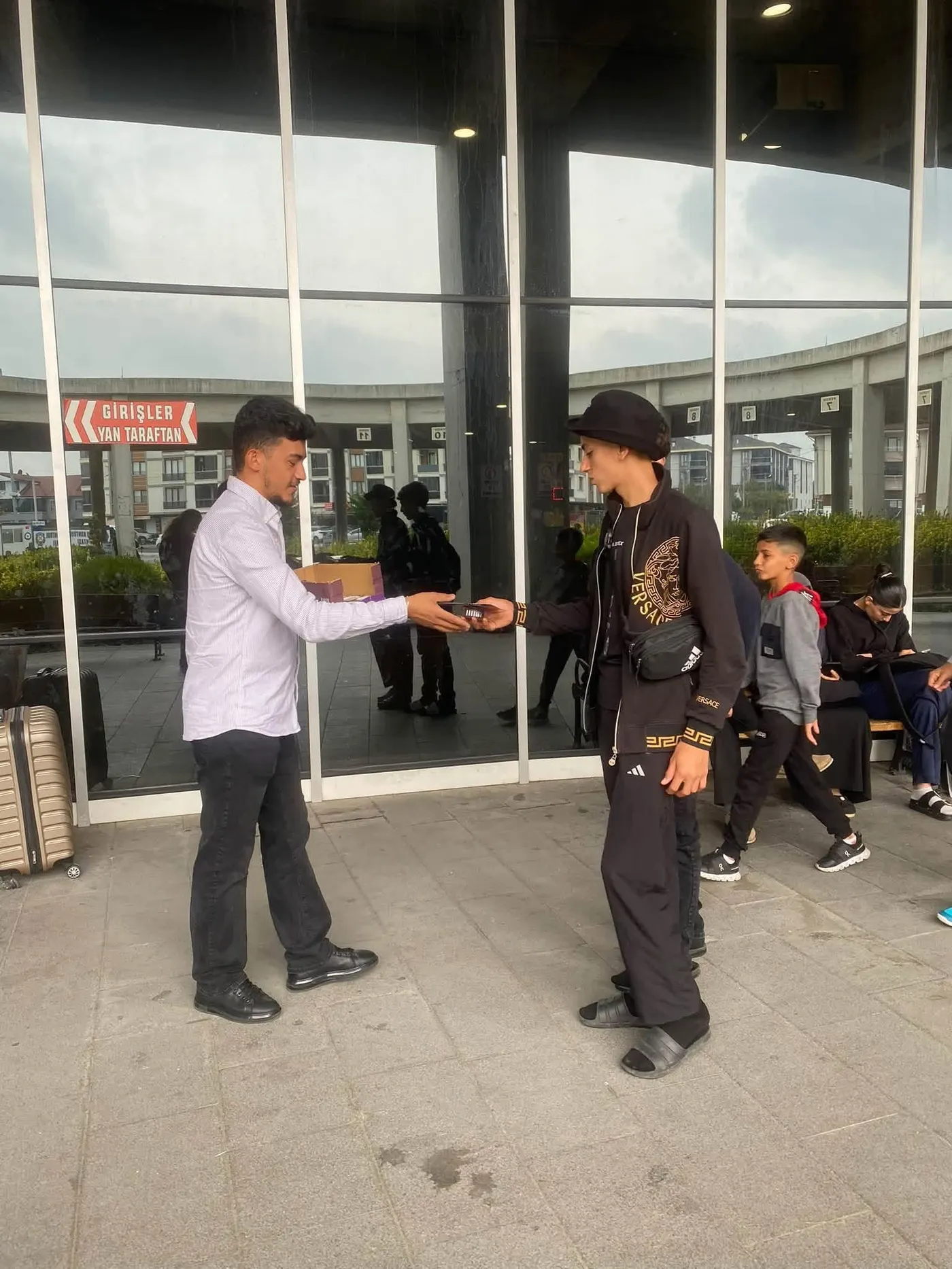 İYİ Parti Düzce Gençlik Kolları Üniversite Öğrencilerini Terminalde Karşıladı — görsel 1