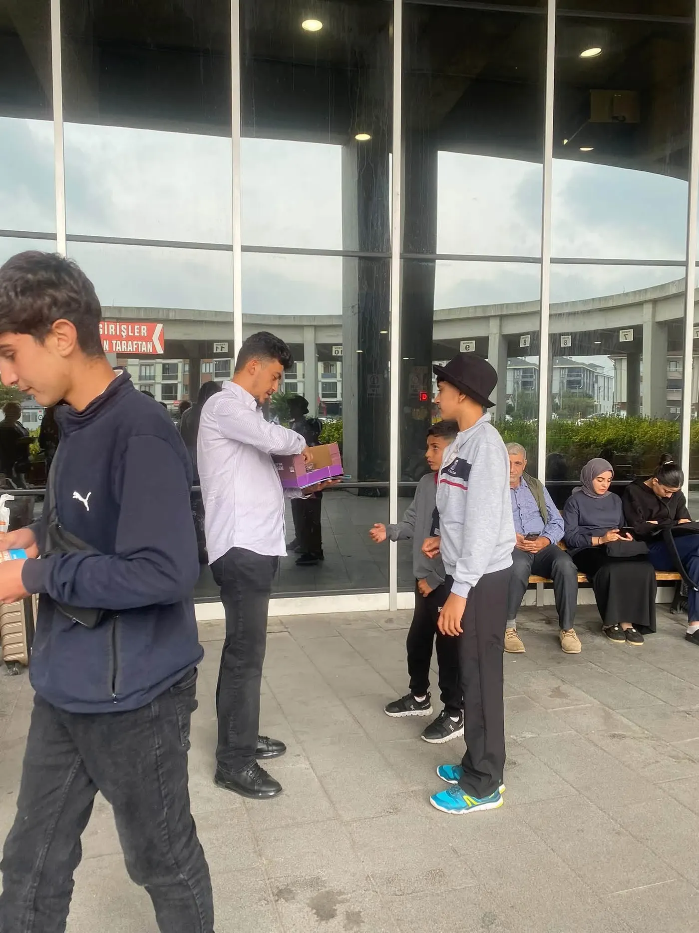 İYİ Parti Düzce Gençlik Kolları Üniversite Öğrencilerini Terminalde Karşıladı — görsel 2