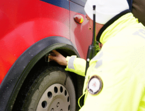 DÜZCE’DE HALK OTOBÜSLERİNE KIŞ LASTİĞİ DENETİMİ: 62 ARAÇ KONTROL EDİLDİ!