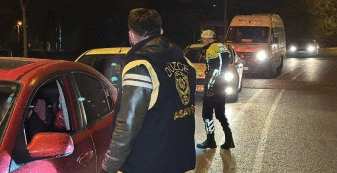 DÜZCE’DE ŞOK DENETİMLER: 25 BİN ŞAHIS SORGULANDI, 62 GÖZALTI, 28 TUTUKLAMA!