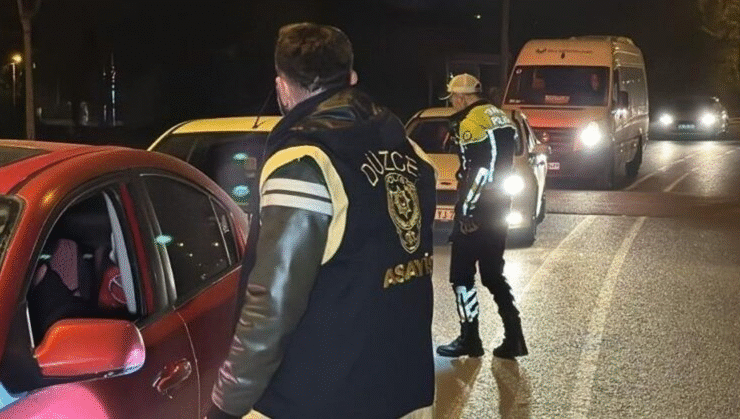 DÜZCE’DE ŞOK DENETİMLER: 25 BİN ŞAHIS SORGULANDI, 62 GÖZALTI, 28 TUTUKLAMA!